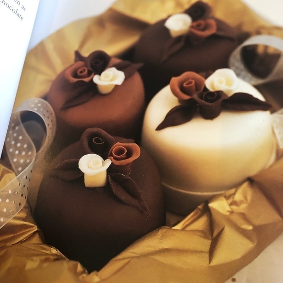 Party Cakes Treats For Special Occasions Cookbook Collectors Yummy Treats Baker - Picture 3 of 8